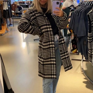 Junkyard kappa - Säljer min fina kappa från Junkyard! Storlek S, jag är 164cm lång!