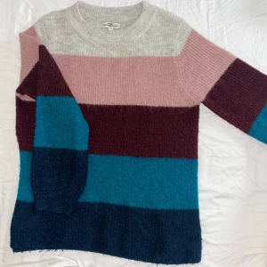 Stickad träja från KappAhl i storlek S - Jättefin stickad träja. Använd ett par gånger. Passar både S och M