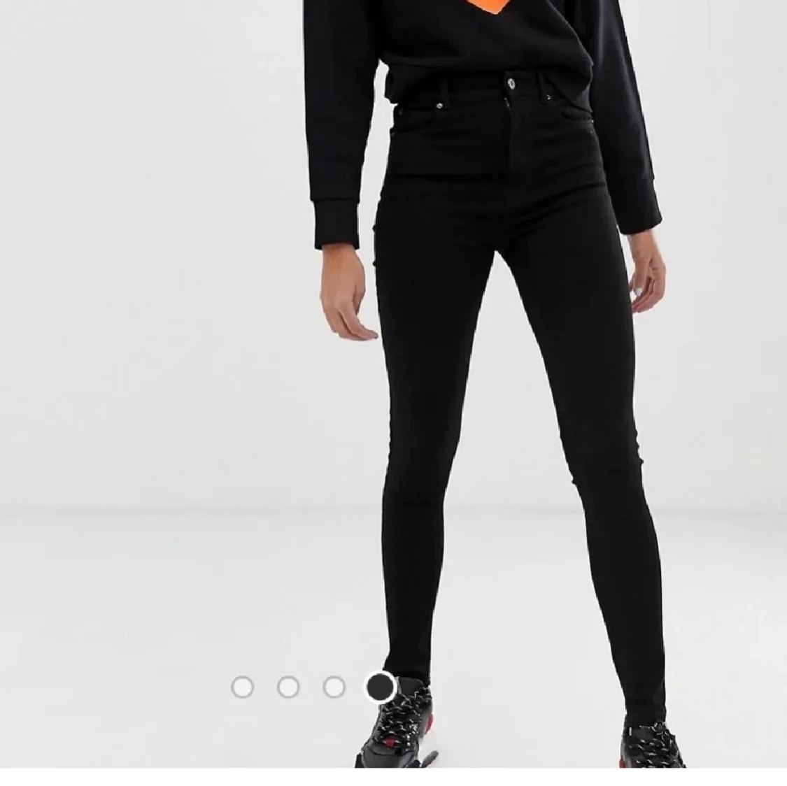 HELT NYA Pull & Bear svarta jeans 42