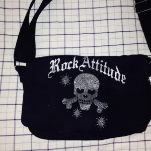 Köpt i Paris, använd 4-5 gånger  - Köpt i Paris, använd 4-5 gånger 