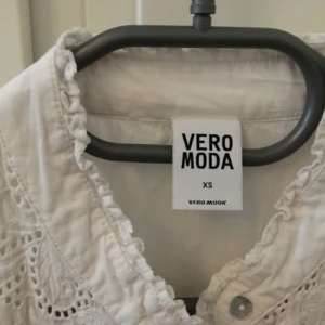  - Used white vero moda blouse