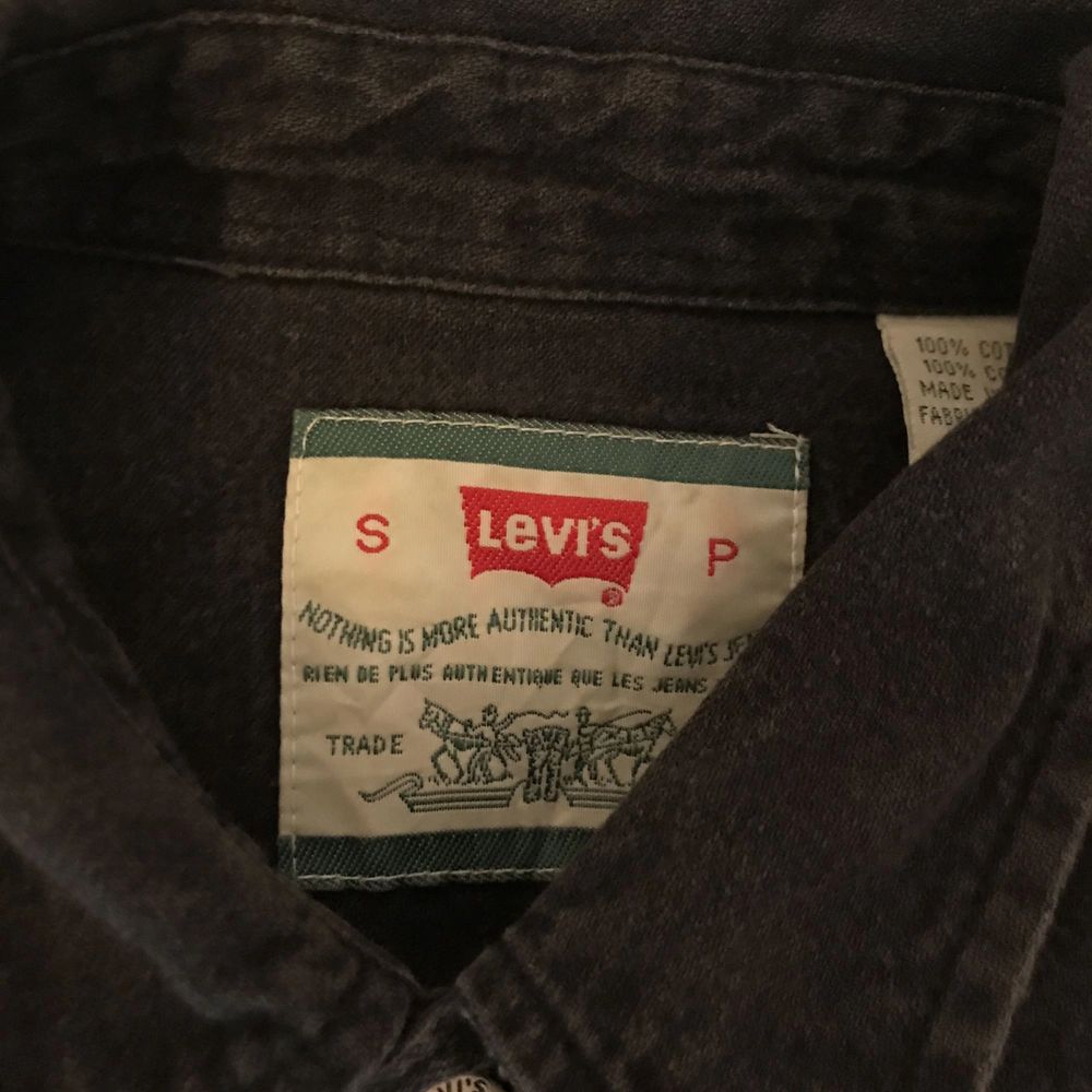 Levi’s jeansjacka i S. Skjortor.