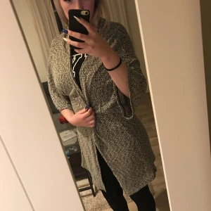  - Jättemysig Cardigan, nästan aldrig använd de är inte riktigt min stil. Swish går bra köpare står för frakt