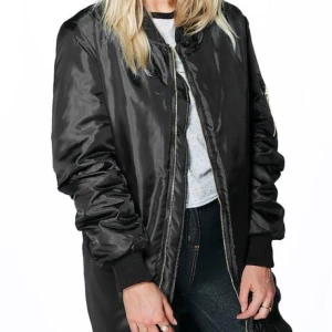  - Lång bomberjacka som nyss hämtades på posten, alla lappar kvar nypris 599