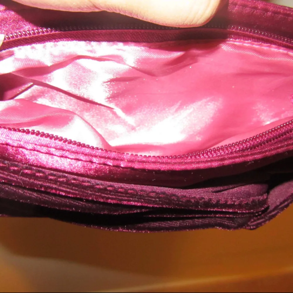 Red Velvet Clutch bag. Väskor.