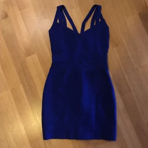  - Bandage dress. Kornblå 