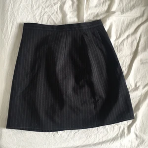  - Otrolig fin 90tals kjol! Säljer pga för liten för mig själv. Köparen står för frakt.