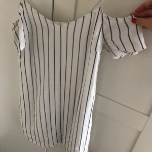  - Klänning från bershka. Använd 1 gång. 