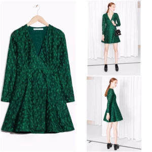  - HELT NY klänning från & other stories, i stl 36. Med prislapp kvar.  (Nypriset är 1450kr)  Kan ge mått vid förfrågan.   Köpare står för frakt. Kan även mötas upp i Göteborg.