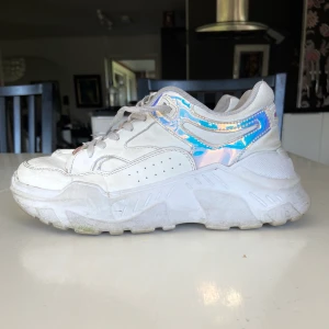 Sneakers - Snygga sneakers! Inga skador bara lite smutsiga, inte överdrivet, men lite. Pris kan diskuteras!!!💜