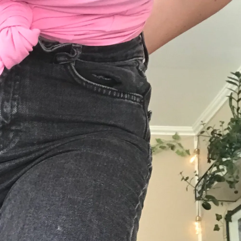 *tror dom heter så. Dom är från Gina storlek 34 och väldigt för små för mig. älskar  dom men dom behöver säljas 🥺💕 . Jeans & Byxor.