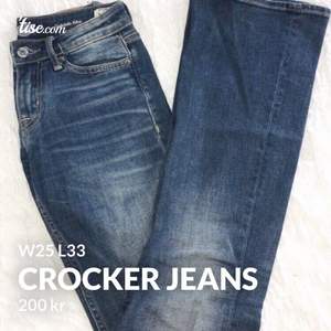 ett par super fina bootcut jeans ifrån Crocker, de finns 2 super små fläckar på bild 3 som fanns när jag köpte dom där av priset💖 priset är ink med frakt