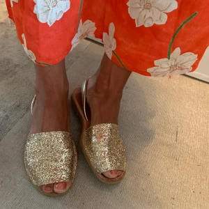 Glittriga sandaler  - Bekväma sköna sandaler använd fåtal ggr ✨