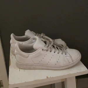 Stan smith - Säljer dessa stan Smith adidas skorna! Storlek 38 och 2/3