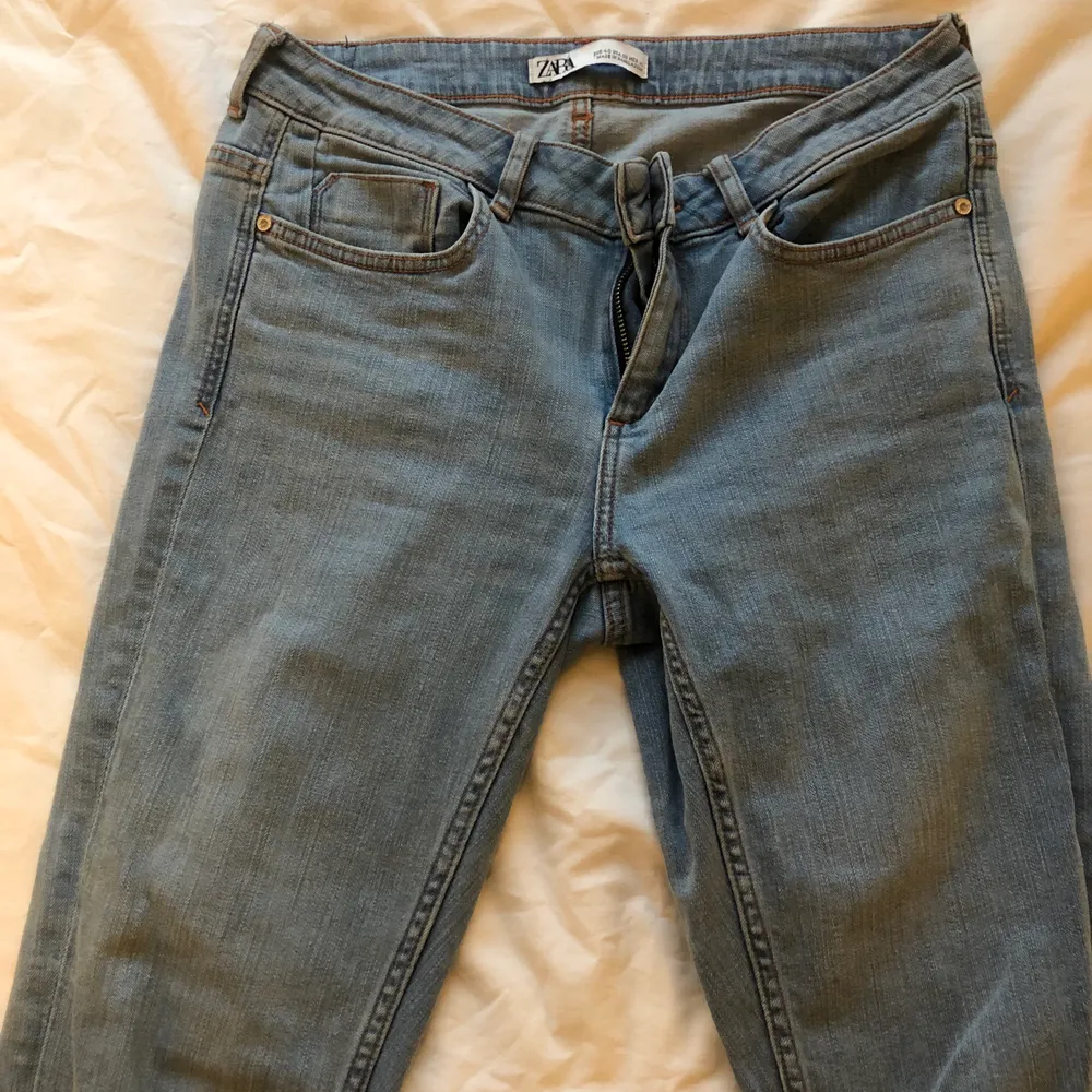 Snygga åtsittande jeans från zara. Jeans & Byxor.