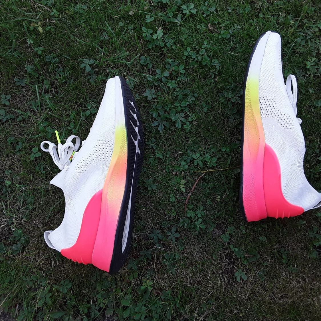 Oanvända sneakers,skor - 90