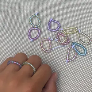 Handgjorda ringar i olika färger, superfina och stretchiga så de passar alla storlekar!💗💚💙🧡💛 finns i färgerna: rosa, blå, grön, lila, orange och gul. Säljer även armband i dessa färger för 30kr/st. Fri frakt
