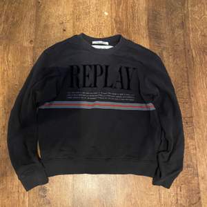 Replay tröja använd fåtal gånger säljs pågrund av att den inte kommer till användning, köparen står för frakten som är mellan 50 - 60 kr nypris = 890 priser kan diskuteras vid snabb affär