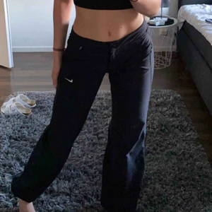  - Nike byxor i träningsmaterial✨ frakt tillkommer