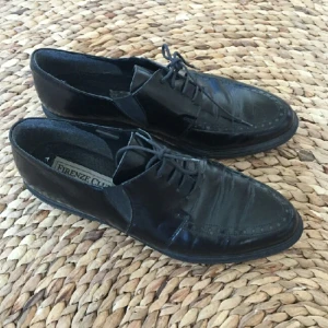  - Super sköna retro lackskor! Bra sula! Skit snygga! 