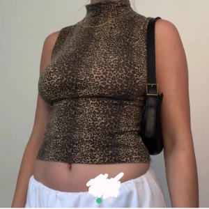 Leopard linne - (Bilden är lånad av förra säljaren @Fillofix) jättefint leopard linne som tyvärr inte kommer till användning. Passar XS->S. Frakt tillkommer!
