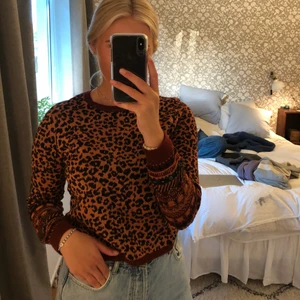 Tröja Zara - Finaste tröjan från zara i storlek M. Säljer så den inte kommer så mycket till användning längre. 