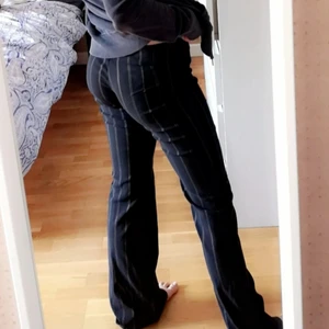 vida kostymbyxor!!  - Skitsnygga kostymbyxor, storlek 36, sitter jättefint kring rumpa och höfter 💞