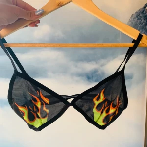 Trosa och bh - Matchande trosa och bh i mesh material storlek s. Passar både s och m. Väldigt snyggt set som tyvärr aldrig använts.