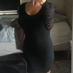 Klänning - Spetsklånning köpt i paris men aldrig använd. Passar XXS-S (stretchig)❤️