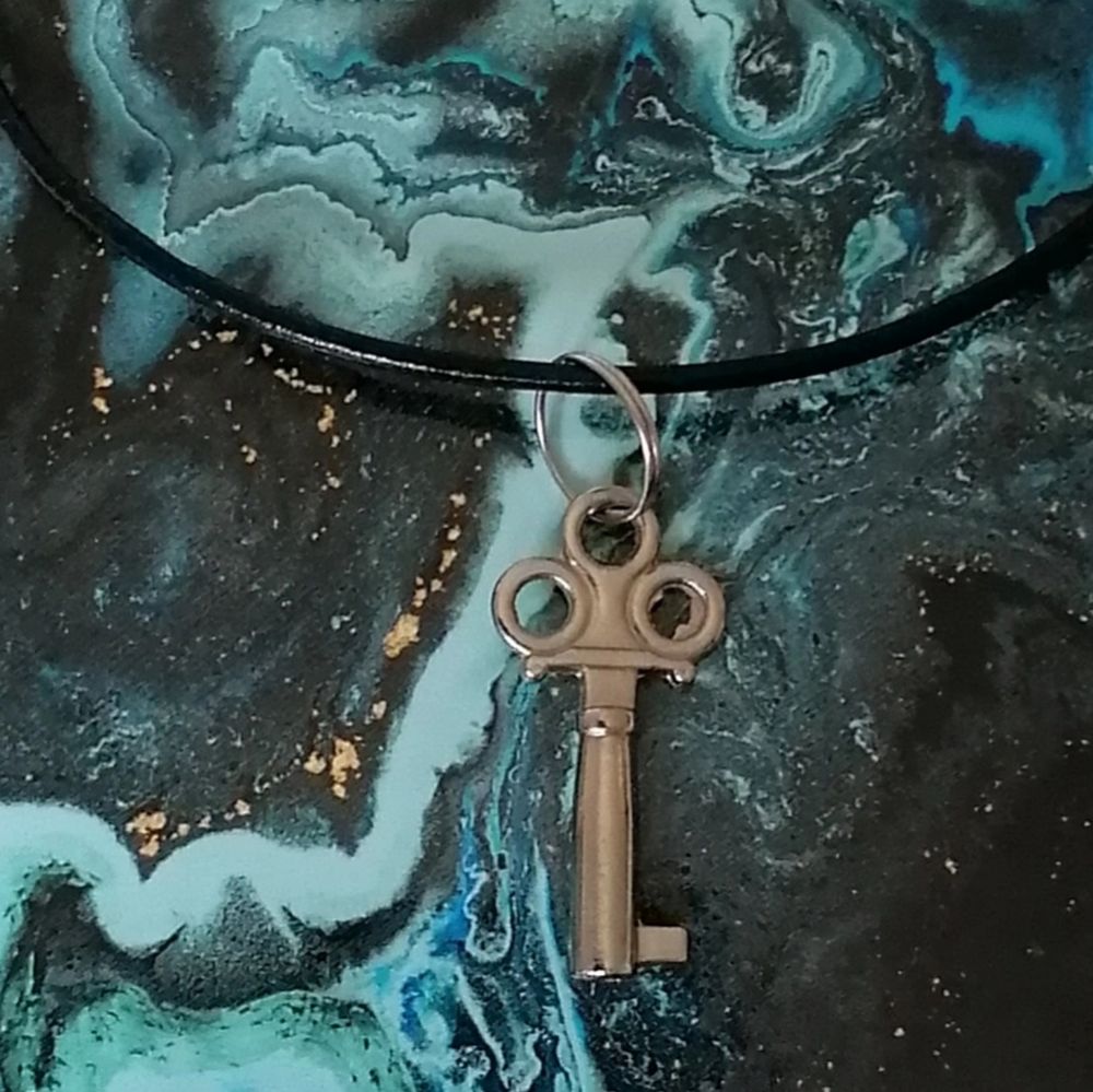 Halsband med nyckel - Accessoarer | Plick Second Hand