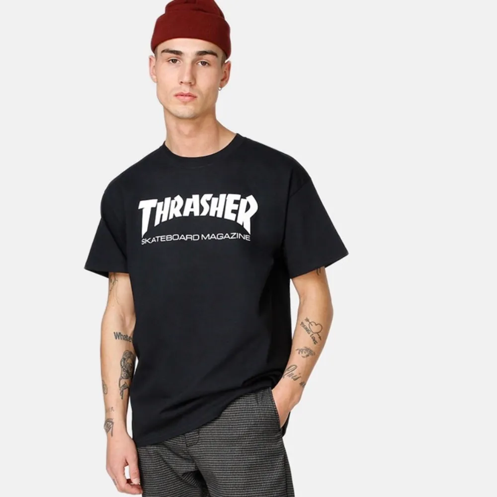 En väldigt snygg Thrasher t-shirt som tyvärr inte kommer till användning därav att jag har flera likande tröjor. Är i bra skick och pris kan diskuteras! Exklusive frakt.. Skjortor.