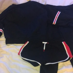 Byxer, tröja från boohoo & shorts hm - Shorts storlek 152, byxer och tröja storlek M. Det går bra att köpa ett av plaggen!