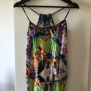 Mönstrad jumpsuit - Superfin mönstrad jumpsuit! Viskos med fint fall! Plus frakt 36 kr - samfraktar gärna! ✨🌸