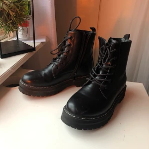 Boots från Duffy  - Jättesnygga svarta stövlar som är sparsamt använda! Köpta för 500, pris kan diskuteras! 
