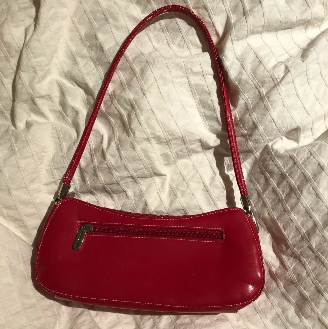 Röd väska - 90