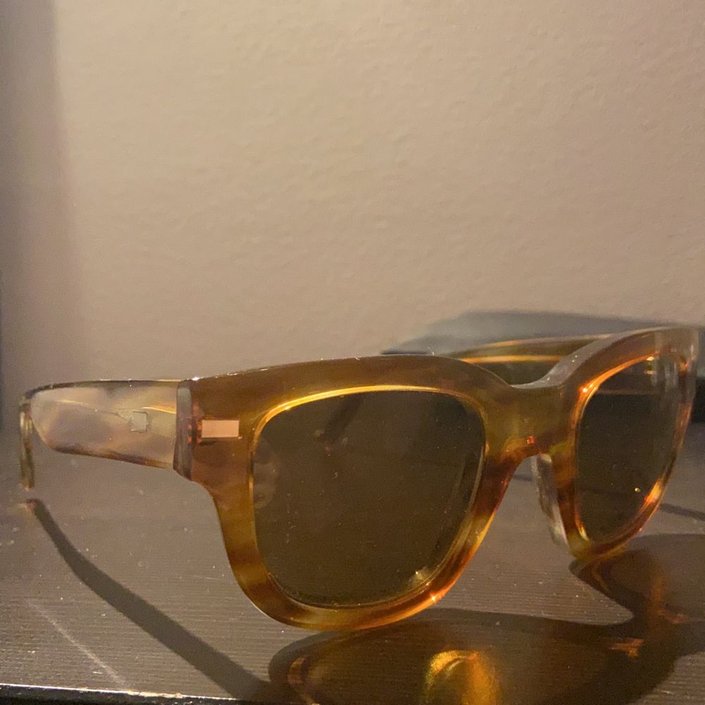 Balla solglasögon från Acne Studios! köpet inkluderar ett läderfodral 🍸 pris + frakt 🧚🏼 BUDA I KOMMENTARERNA!. Accessoarer.