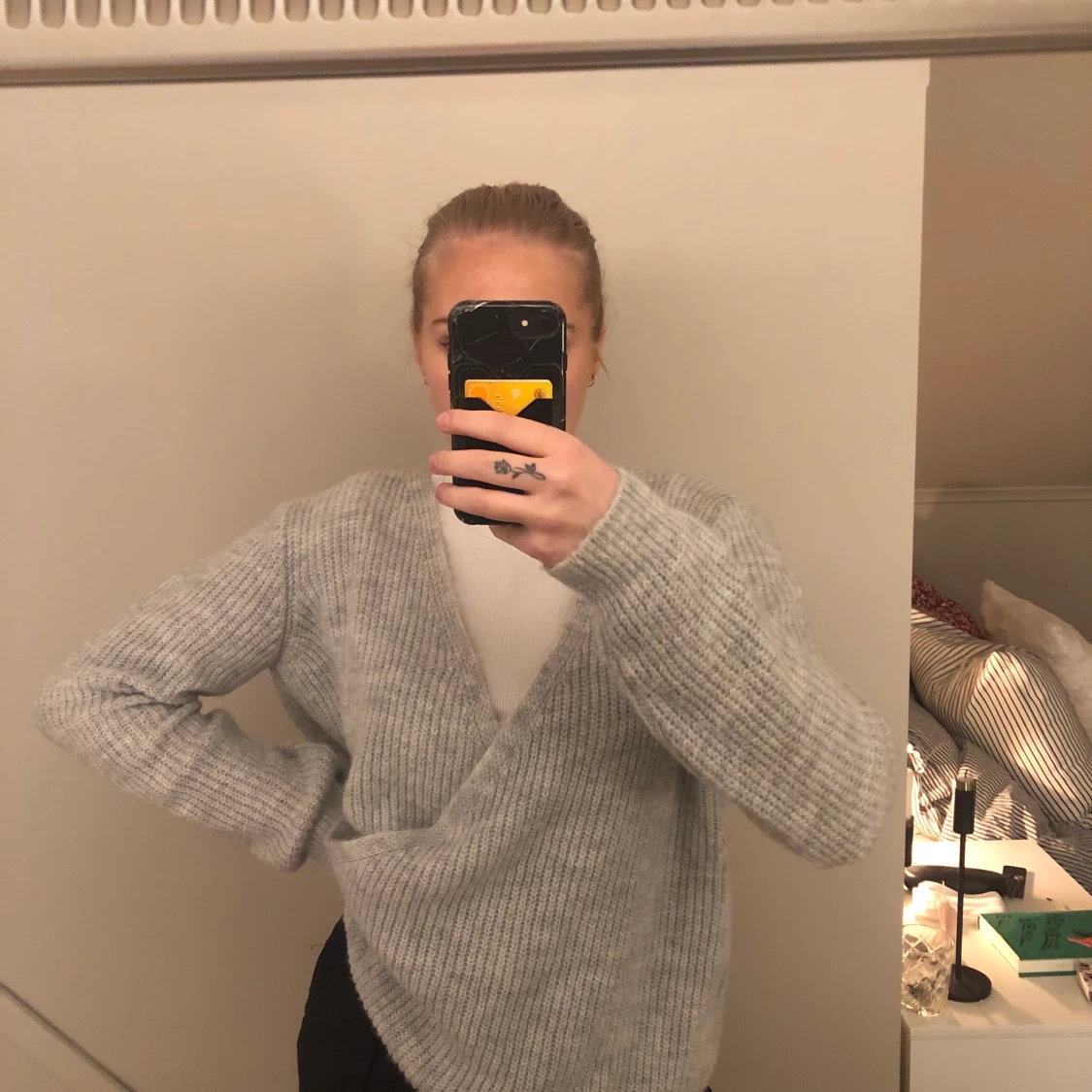 Stickad grå tröja  - 91