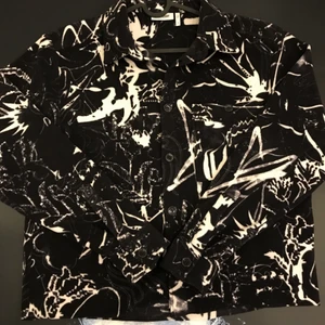 Weekday Overshirt - //TAR BUD FRÅN 500kr\\ galet snygg Overshirt/Jacka från weekday. Storlek S, Den är enbart använd 1-2 gånger så är som NY!