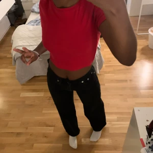 Junkyard jeans- Wide leg storlek 25 - Jag har använt jeansen ganska mycket men de passar inte mig längre...