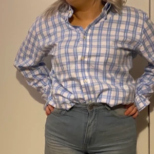 Skjorta  - Blå rutig skjorta storlek M 