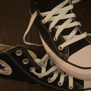 Converse Chuch Taylor  - köpte för 1 vecka sen men för små :)