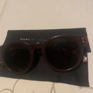 Solglasögon Marc jacobs - Säljer mina fina solglasögon ifrån Marc Jacobs 