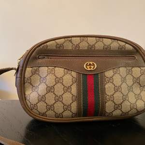 Säljer min vintage Gucci Ophidia crossbody bag. 