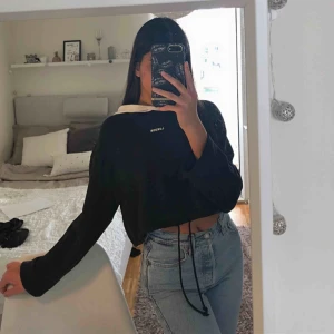  - Jättefin croppad hoodie från zara alldrig använd