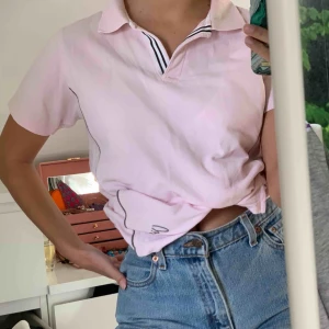 Pike - Rosa pike tröja!! Möter upp i Uppsala annars står köparen för frakten 💕 Kan frakta flera plagg tsm så kolla in min profil för mer kläder :)