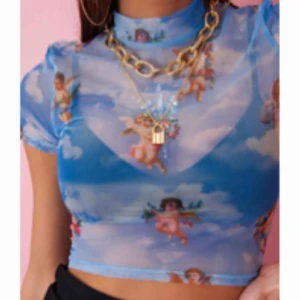  - Halsband från pretty little thing!! Helt oanvänt och eftersom jag inte använder det säljer jag det billigt<3 frakt ingår inte utan tillkommer på ca 30kr