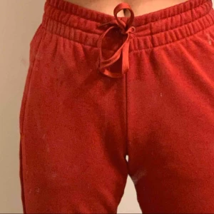  - adidas mjukisbyxor, stämmer i storleken! Aldrig använda