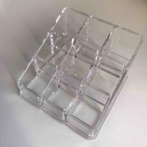  - En plastbehållare till smink💄💋