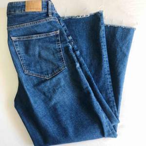  Märke: Perfect jeans Gina Tricot, Typ: jeans Storlek: 38 Färg: Blå Material: bomull Kroppstyp: kvinna  Skick: gott