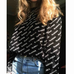  - 🖤🤍 Sweater från chiquelle. Fint skick :) Köparen står för frakten <3 